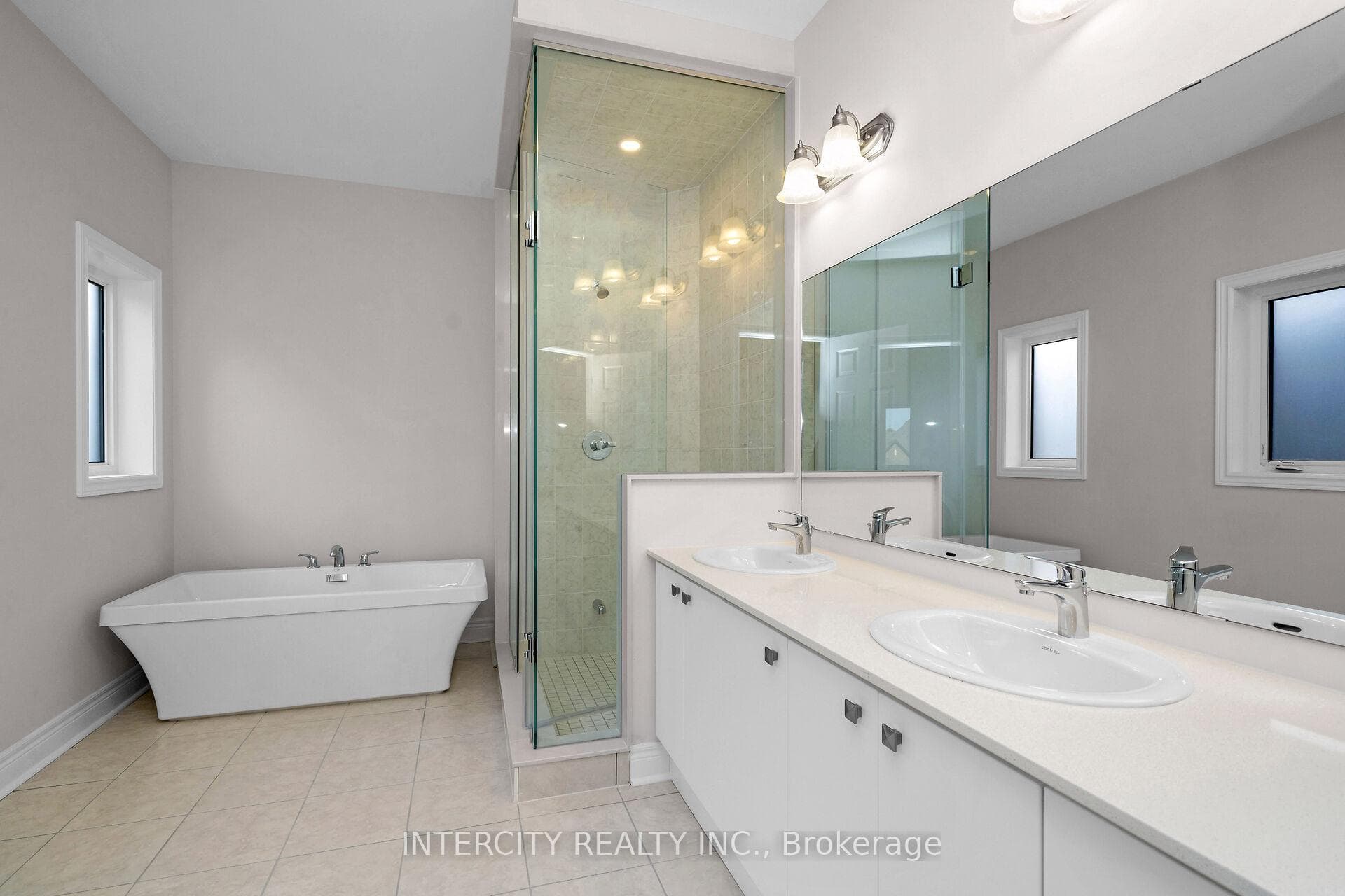 35 Keyworth Crescent photo 20