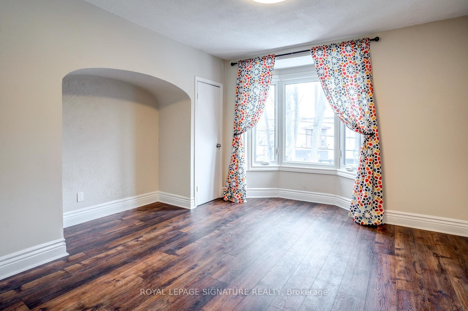 689 Pape Avenue Unit Upper photo 1