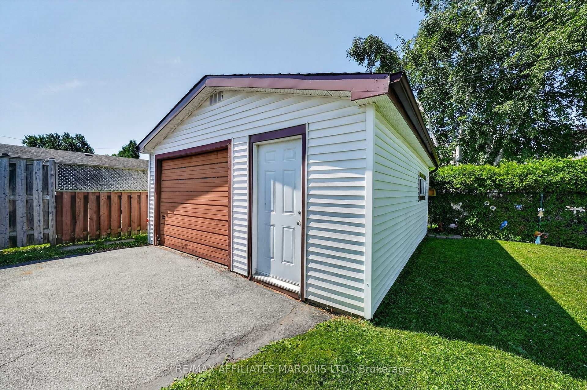 529 Anthony Street photo 33