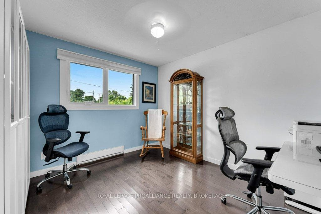 Bedroom/office