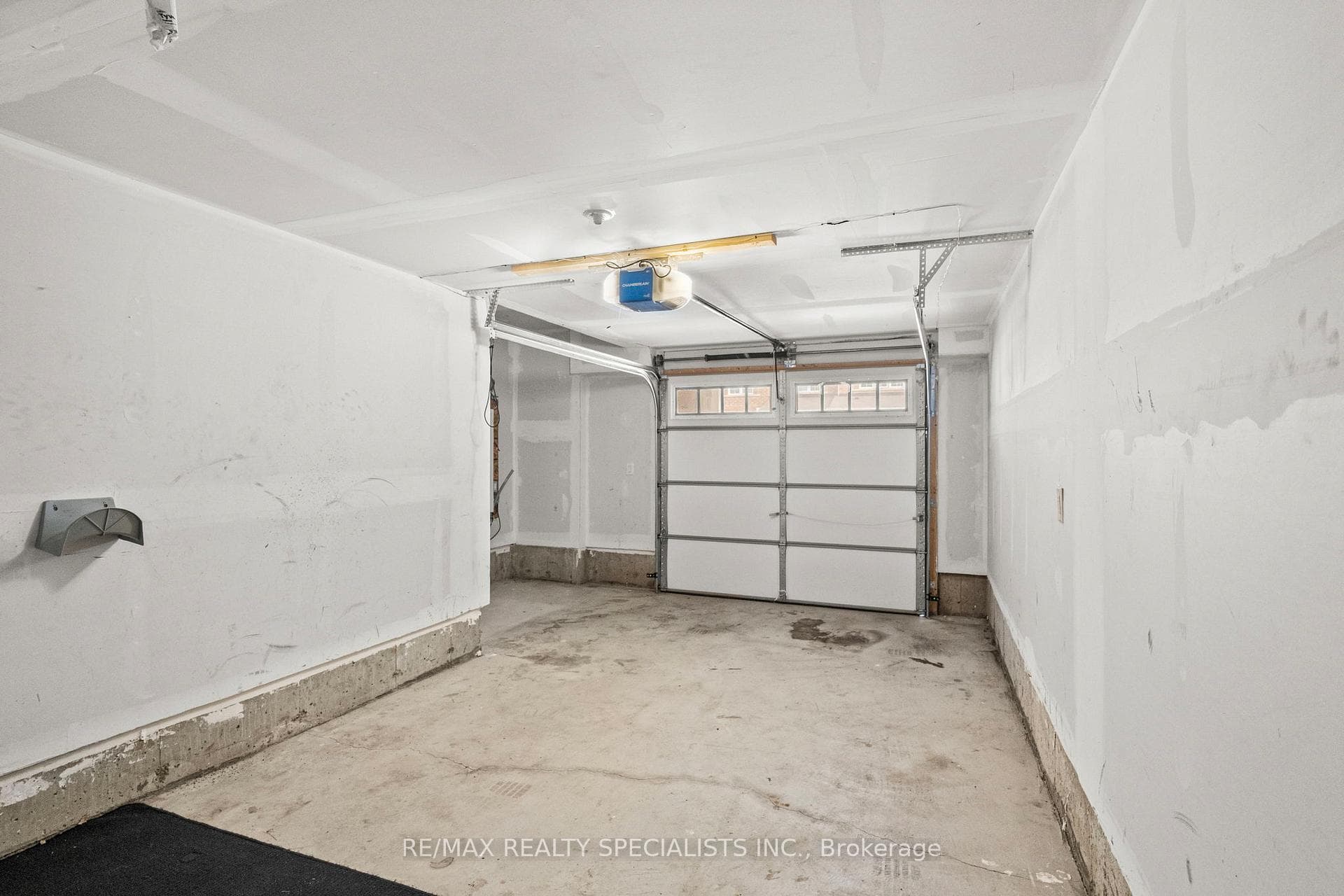 879 Sumac Crescent photo 31