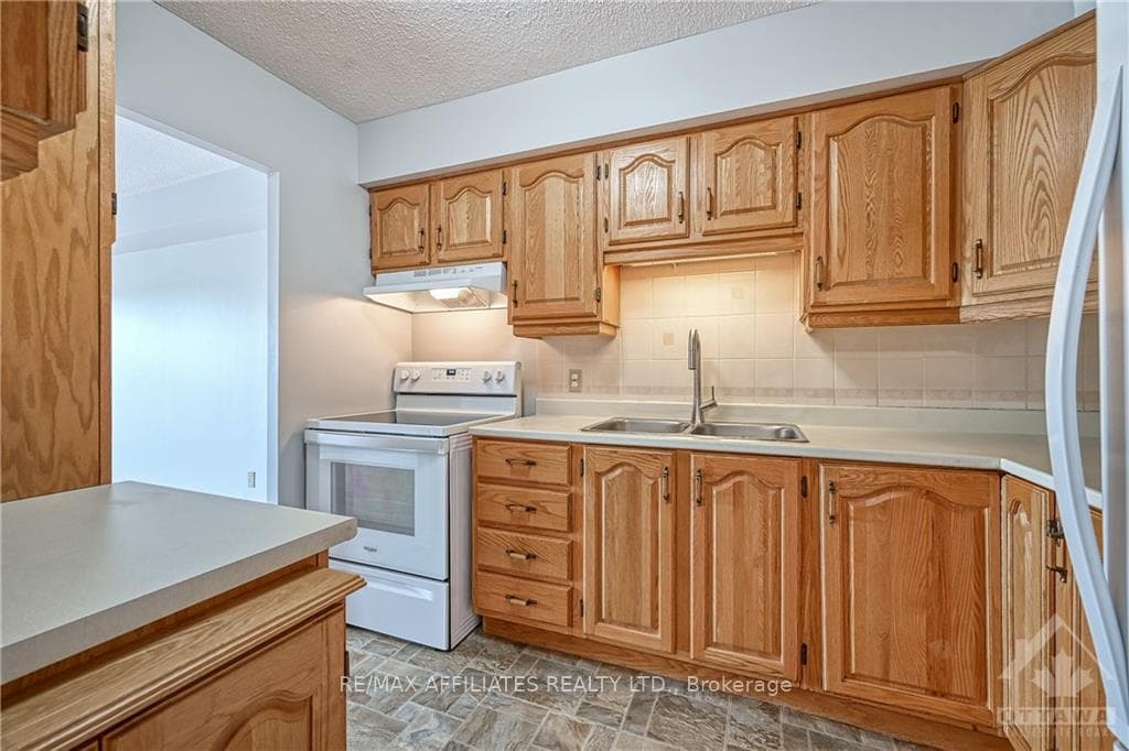 158C MCARTHUR Avenue Unit 401 photo 15