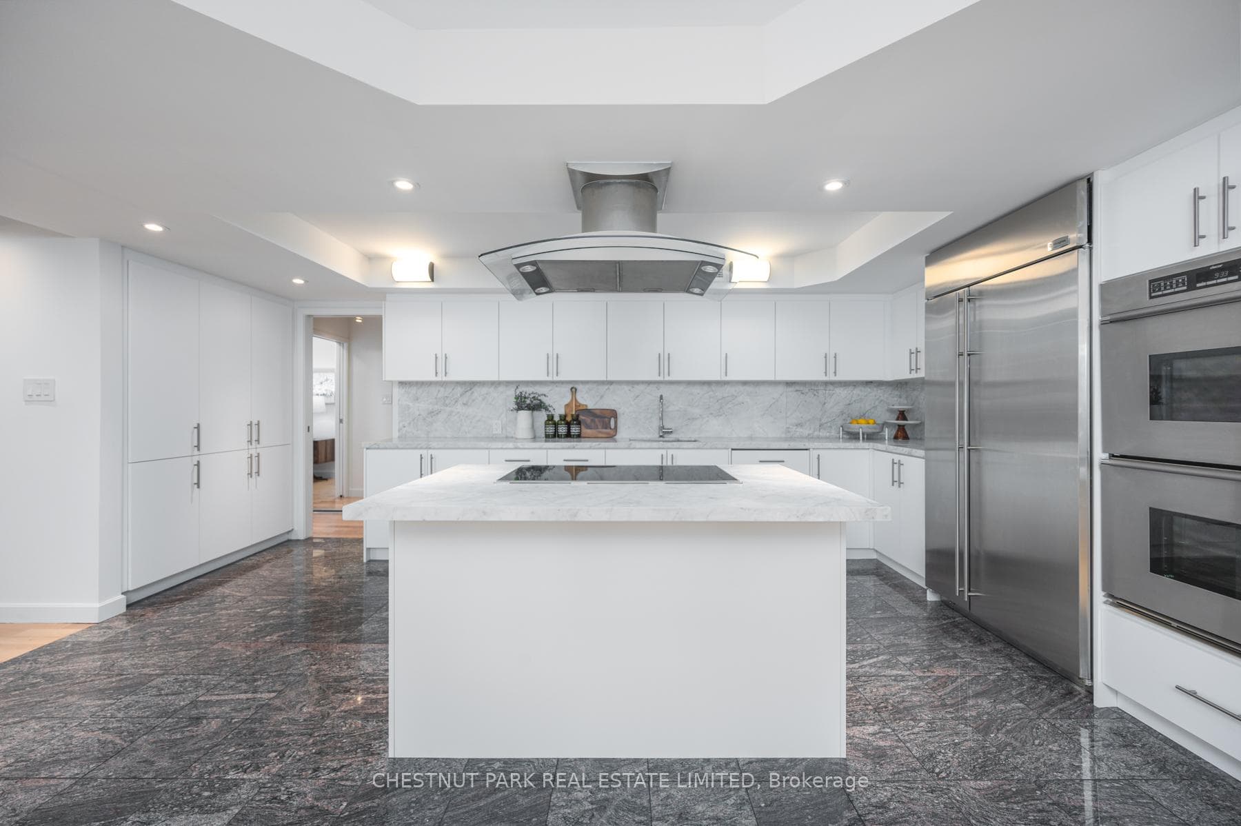 40 Oaklands Avenue Unit 301 photo 10