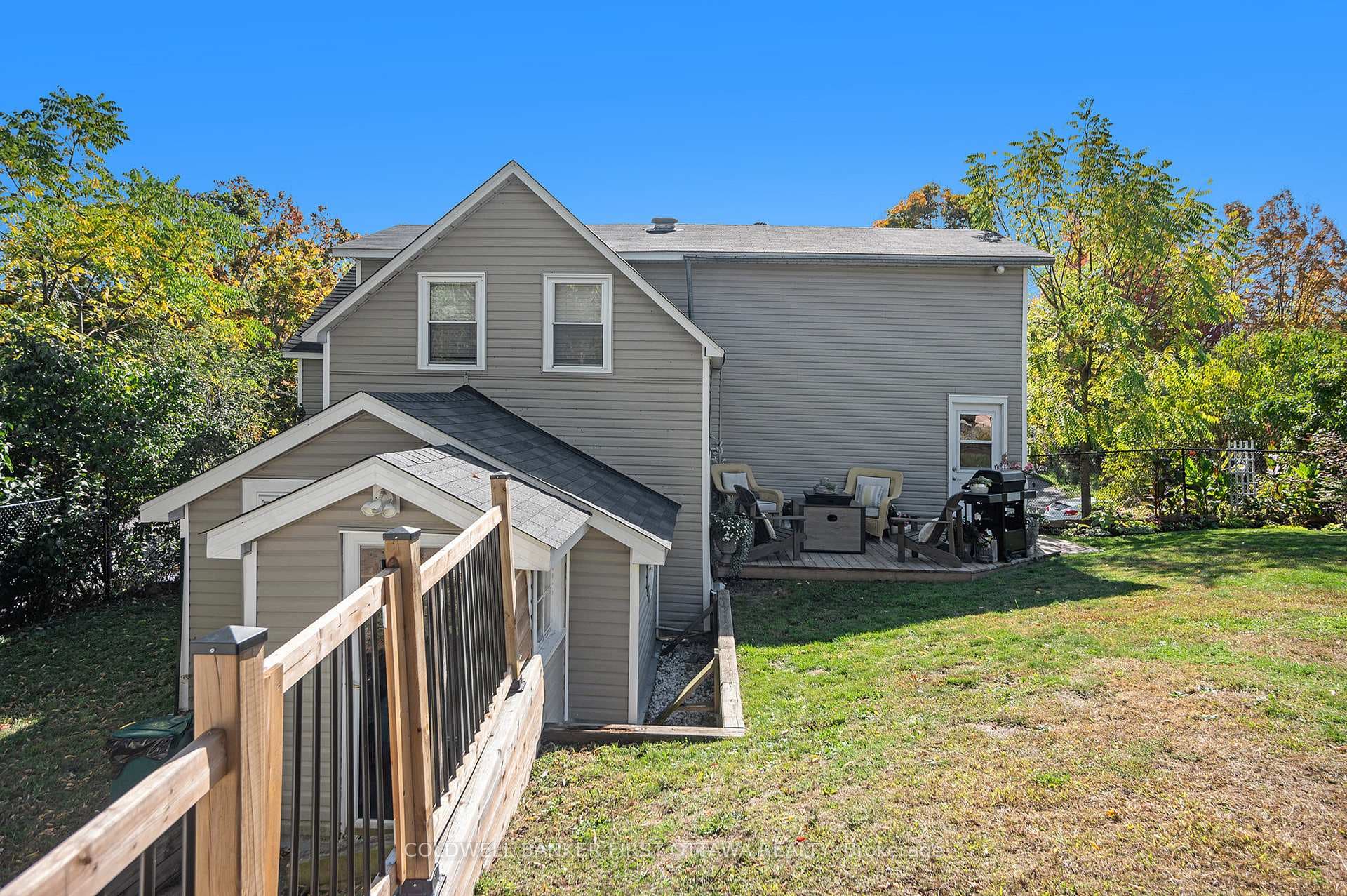 107 Owen Street photo 32