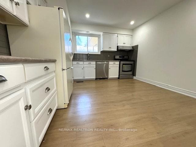 8 Devins Drive photo 11