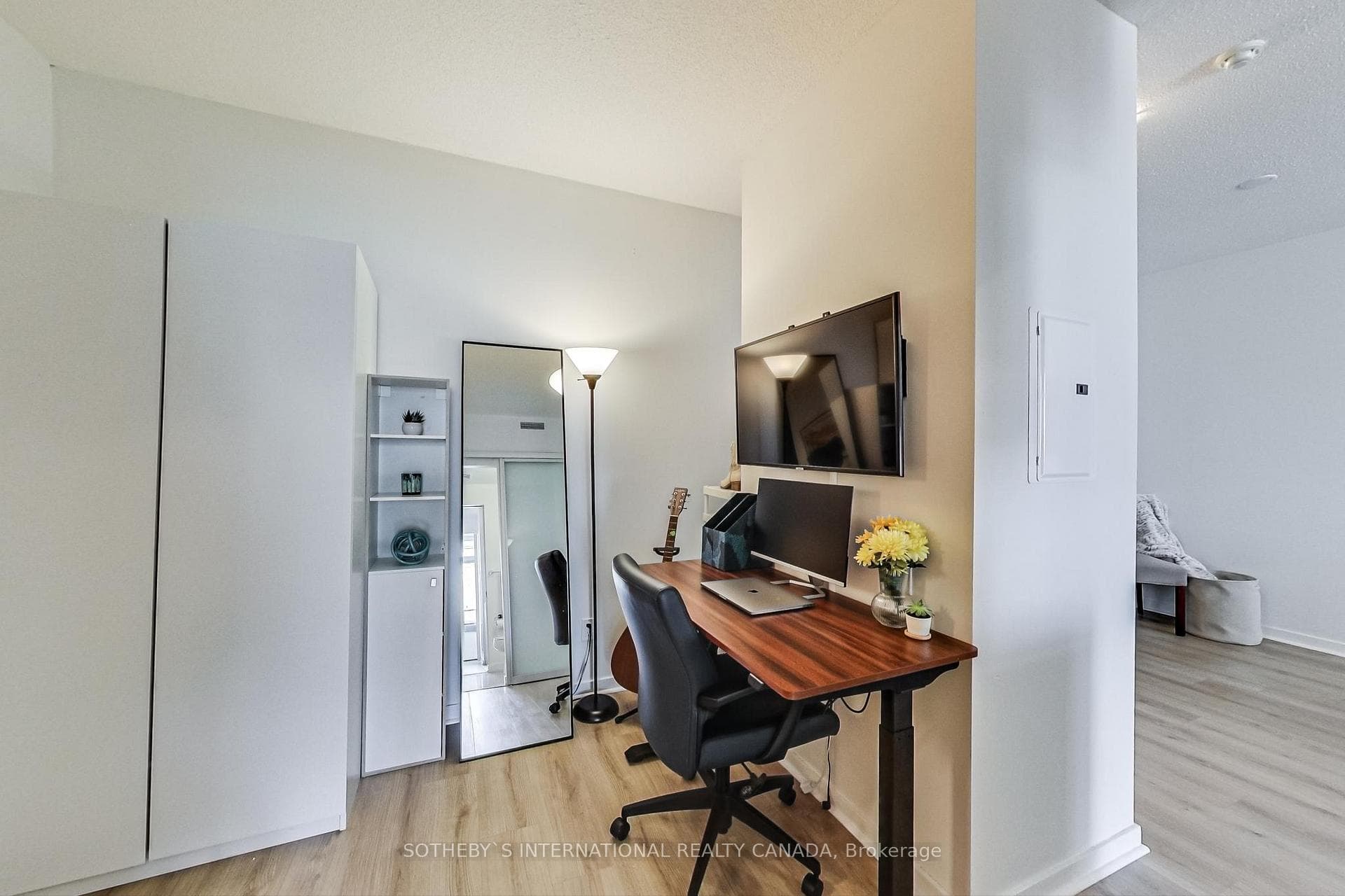 103 The Queensway Avenue Unit 2415 photo 14