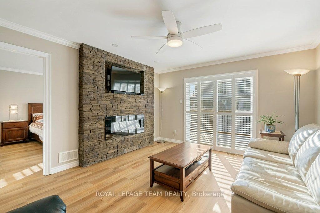 621 St Lawrence Street photo 13