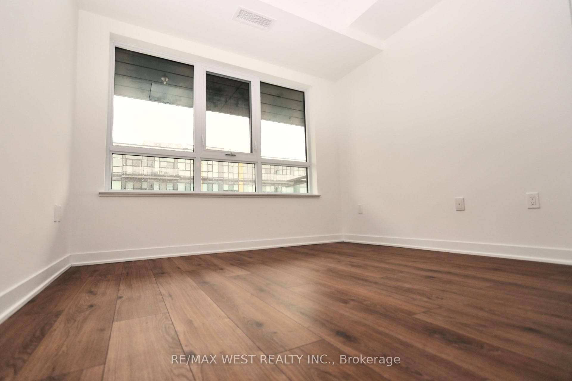 395 Dundas Street Unit 822 photo 45