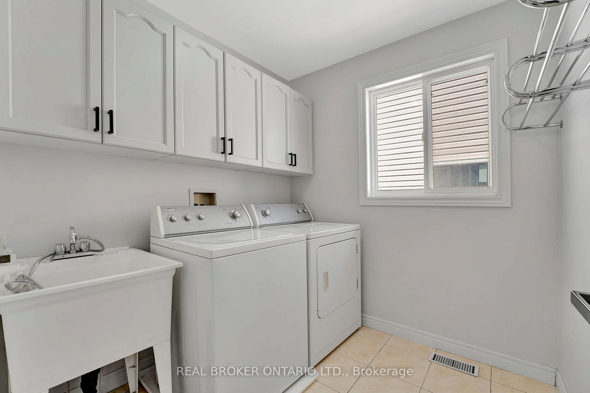 35 Dubrick Crescent photo 28