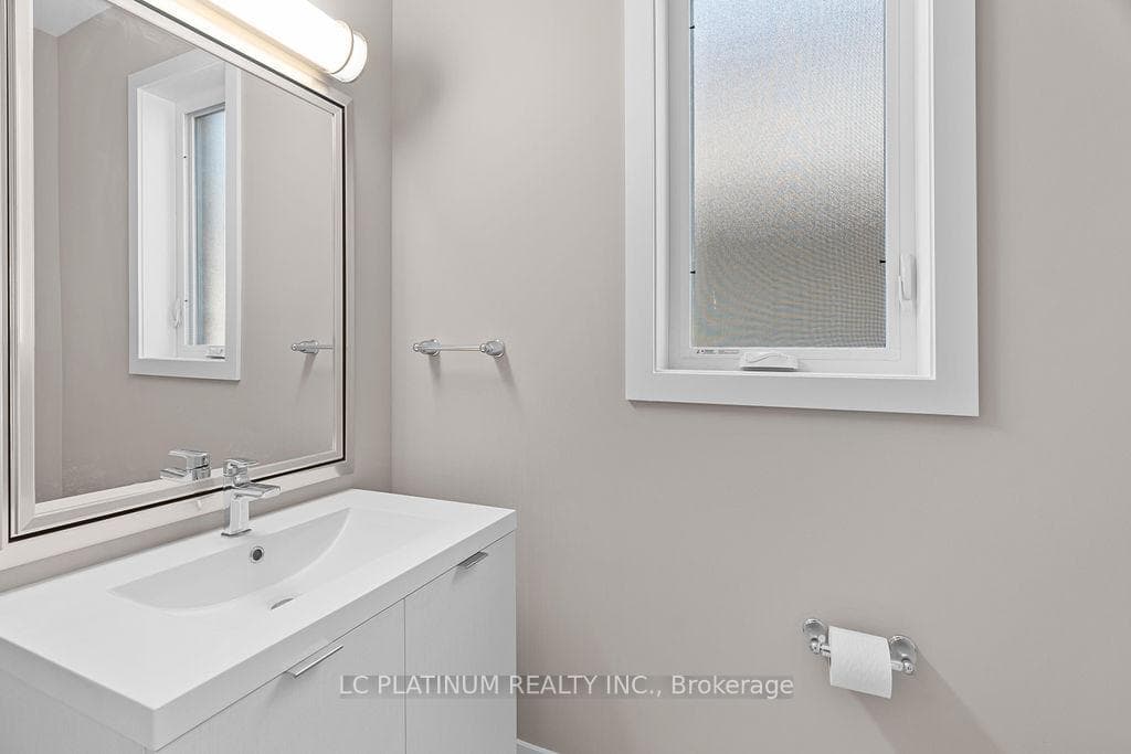 393 Edgevalley Road photo 5