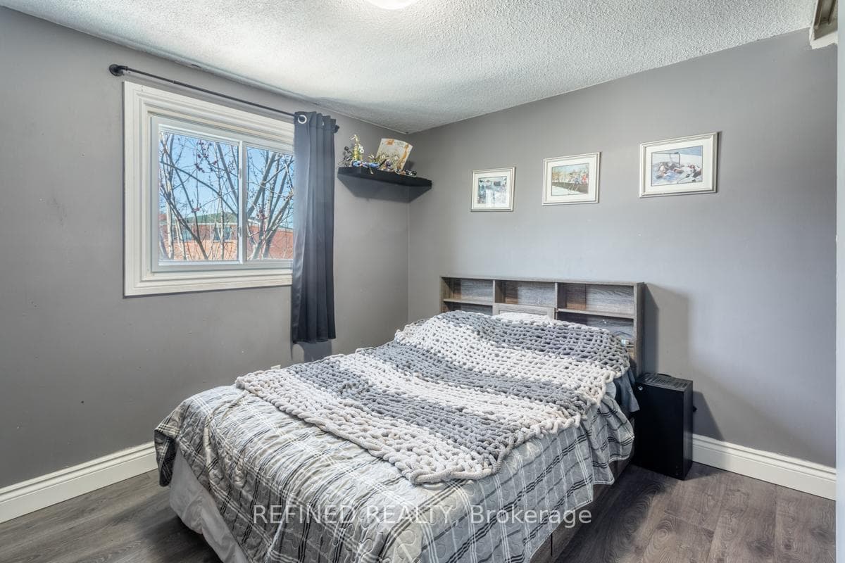100 Rushmore Crescent photo 17