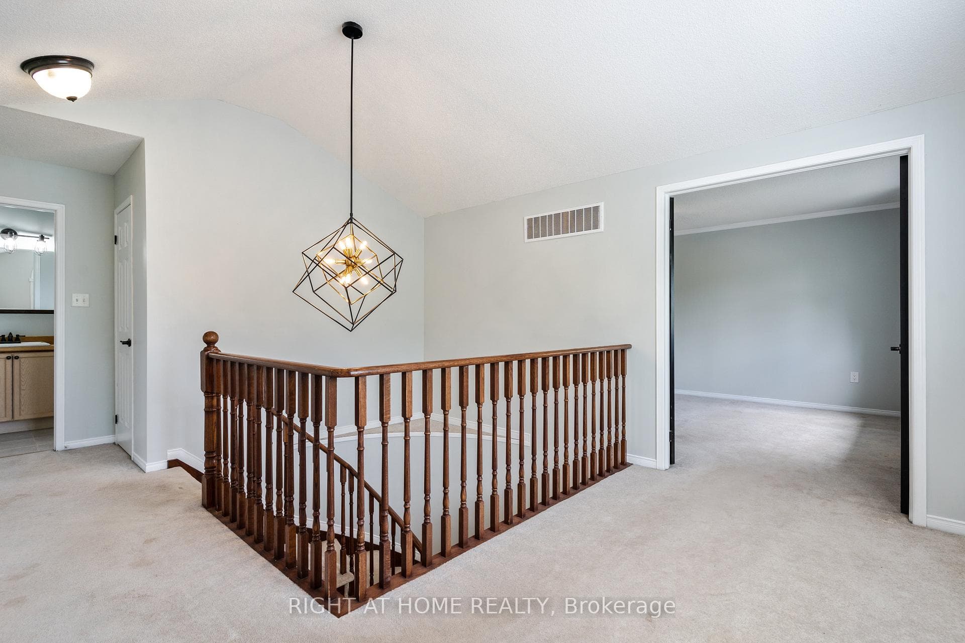 4 Prince Edward Place photo 25