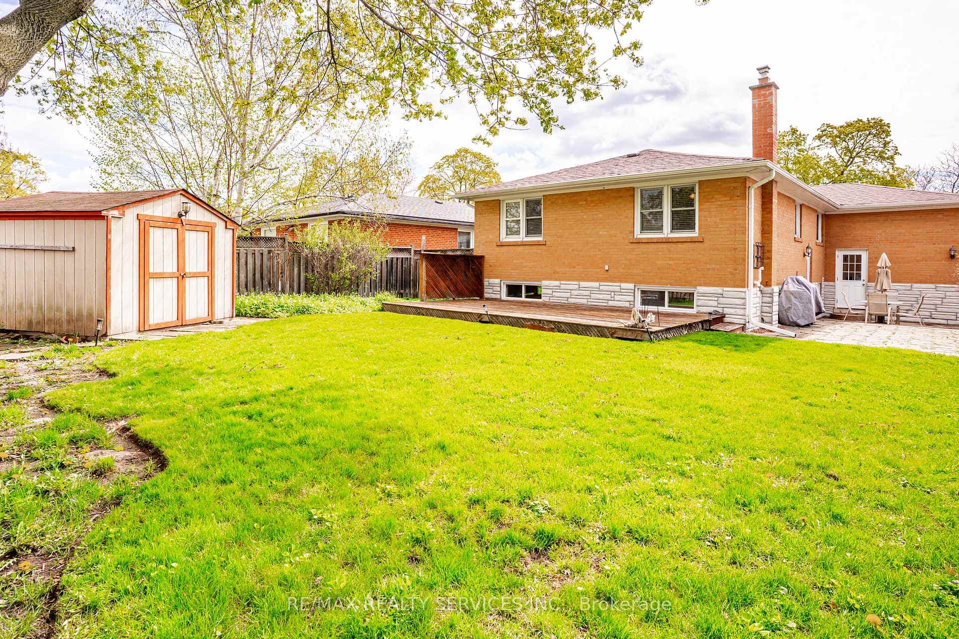 87 Ambleside Drive photo 35