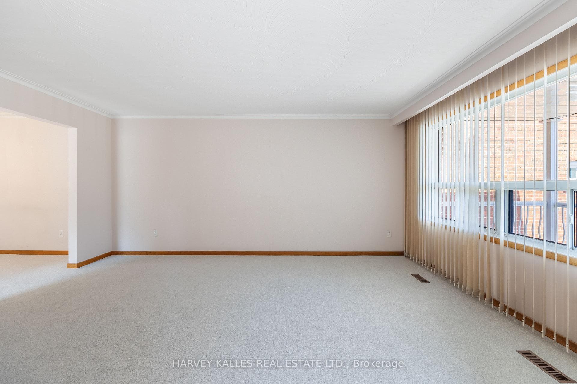 696 Winona Drive photo 5