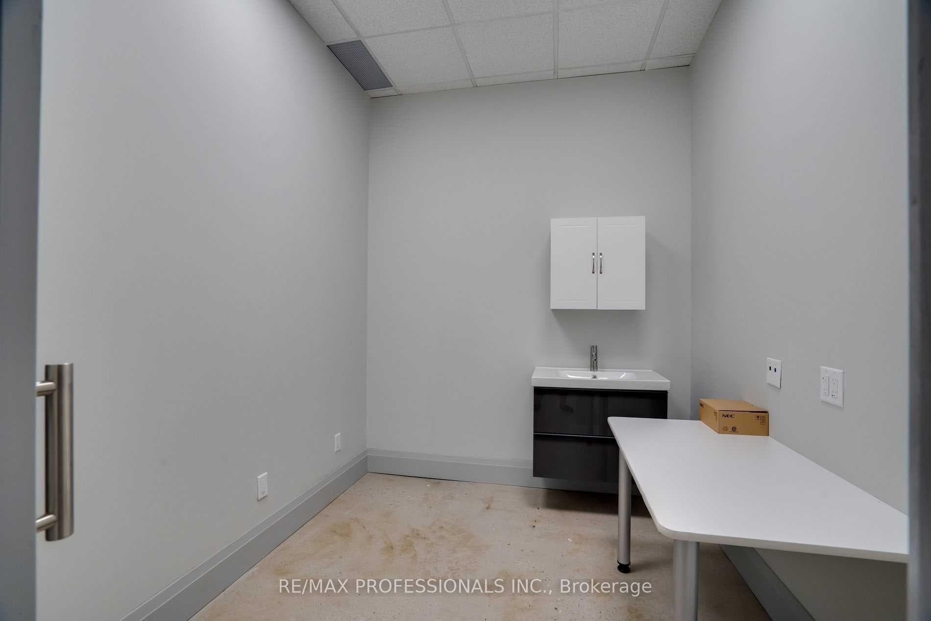 523 The Queensway Way Unit 107 photo 18