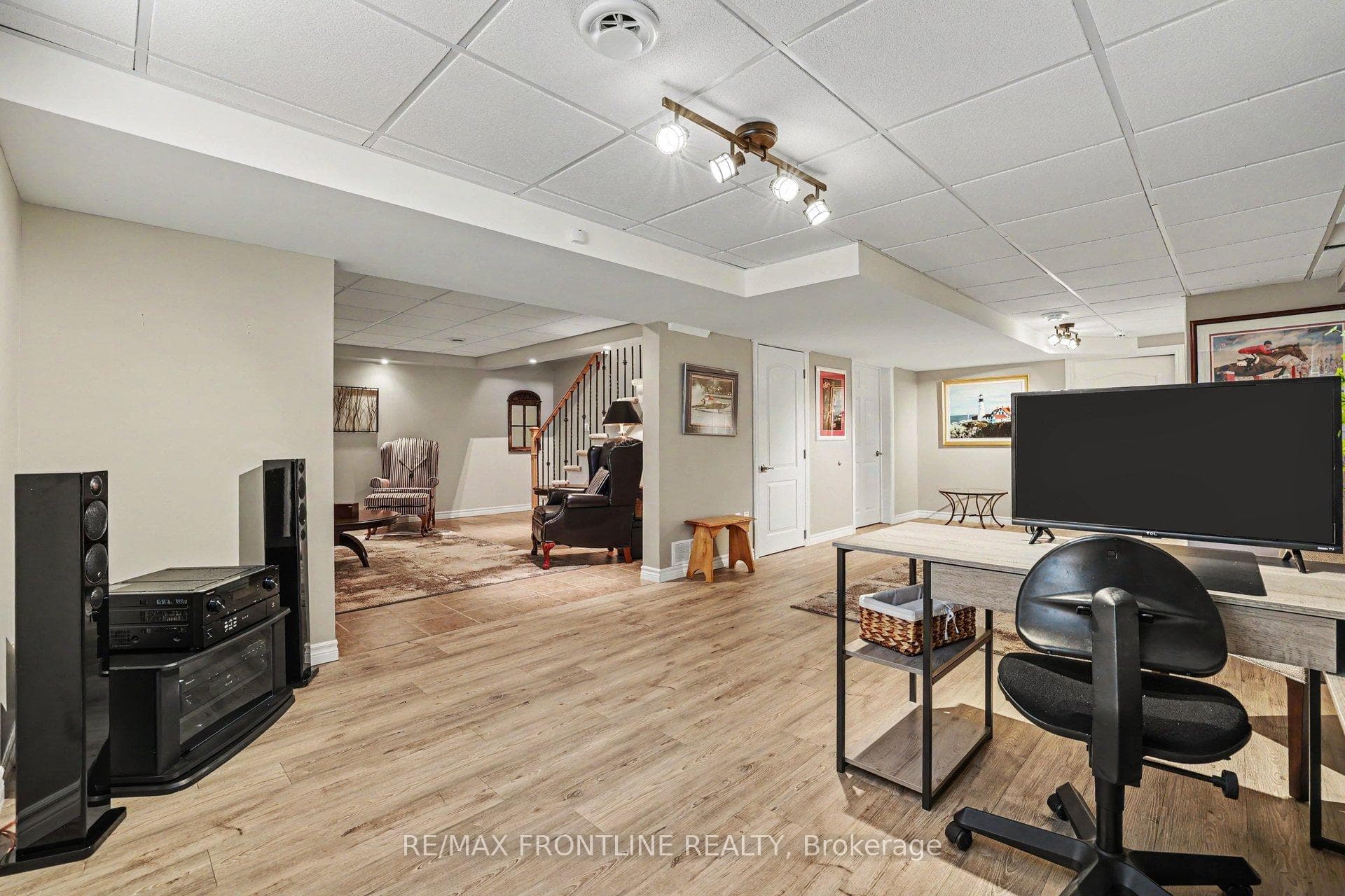 146 Orchard Crescent photo 38