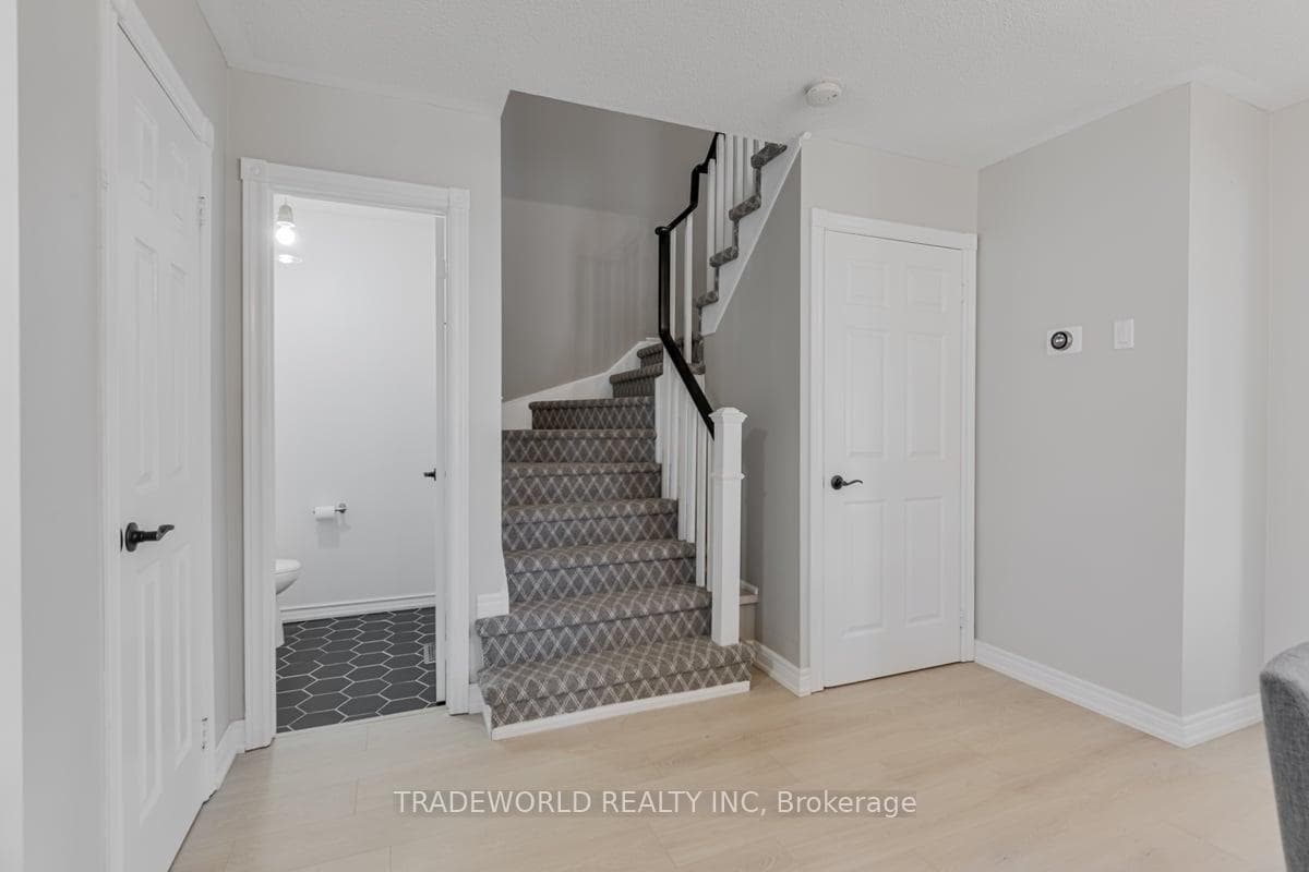 136 Zachary Place photo 23