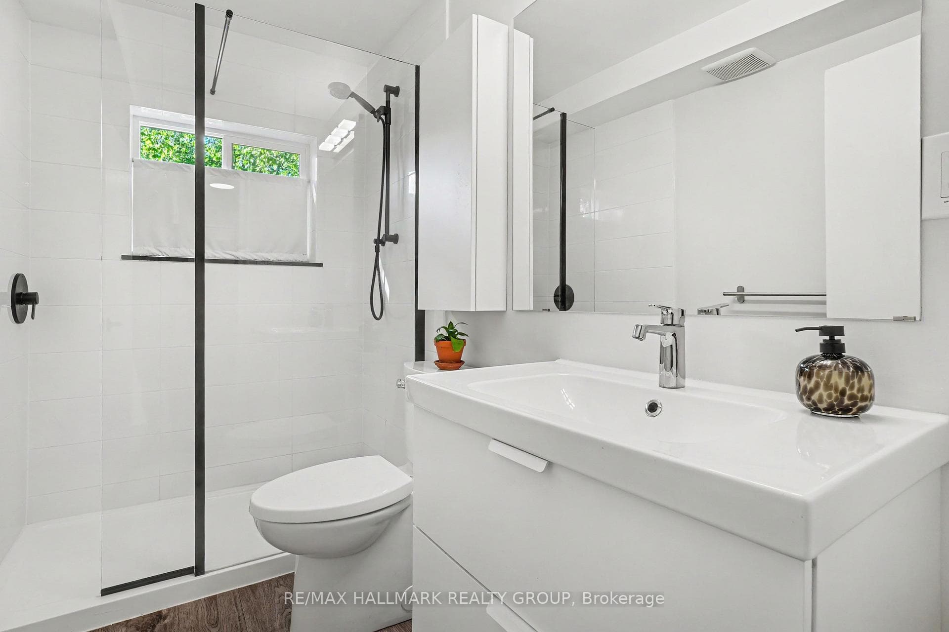 371 Sunnyside Avenue photo 26
