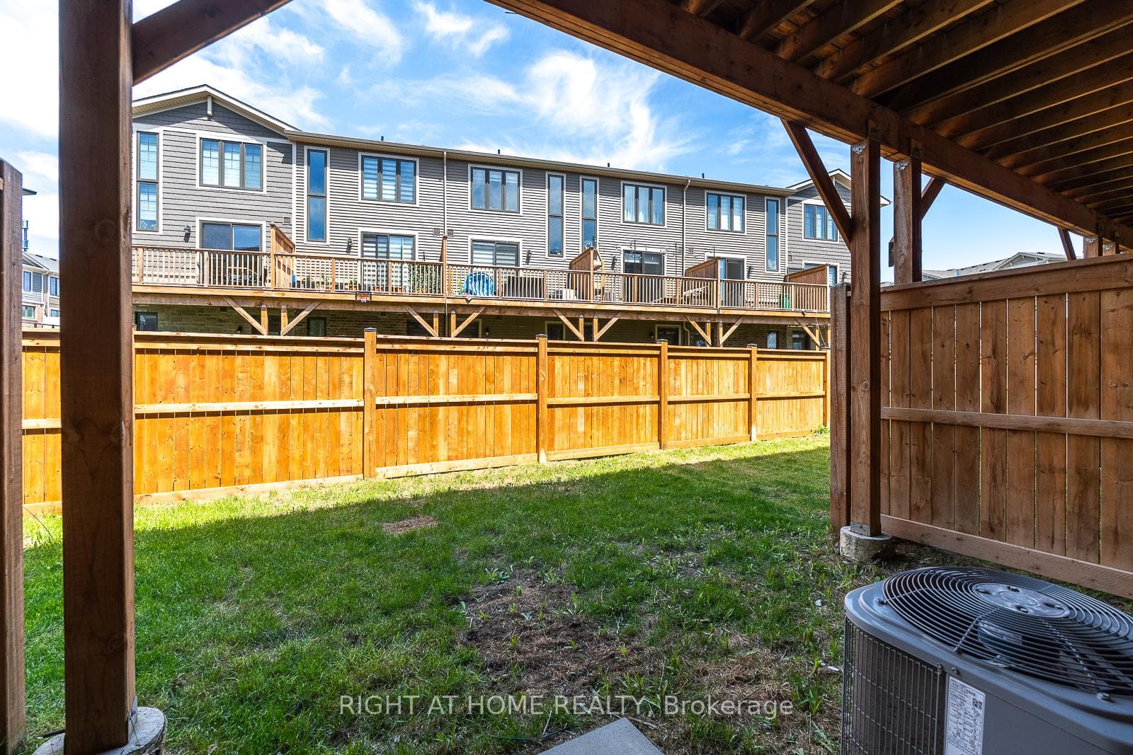 112 Hollywood Court photo 25