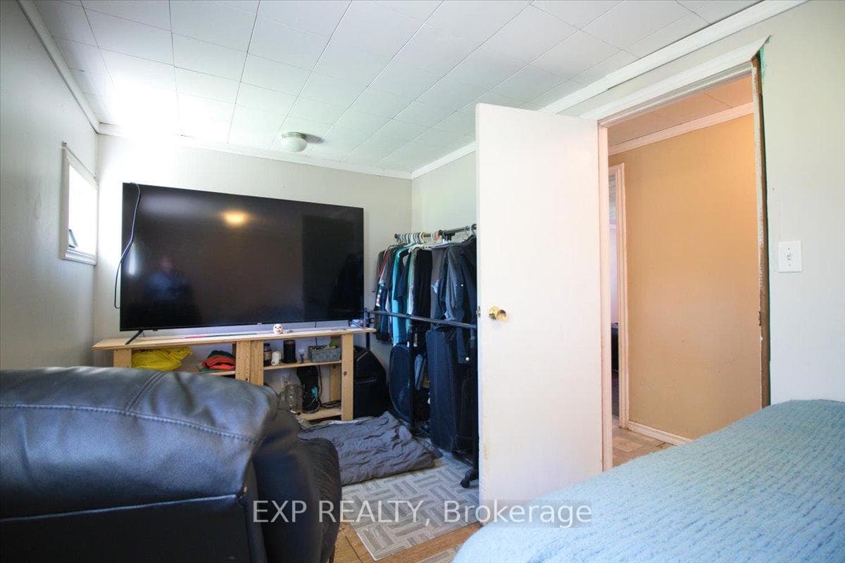 252 Queen Street photo 17