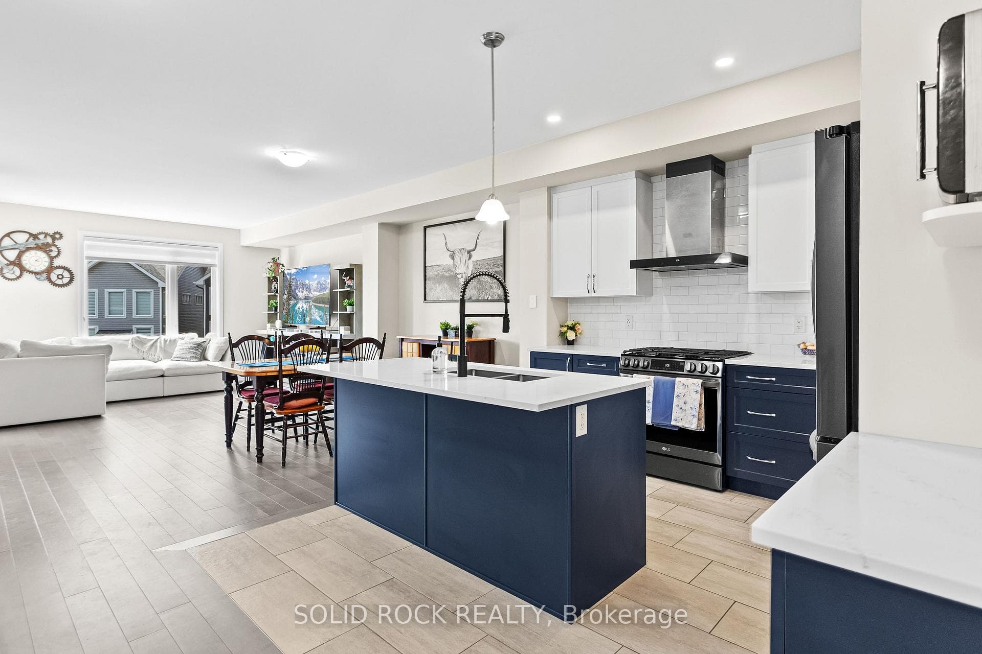 335 Grackle Street photo 9