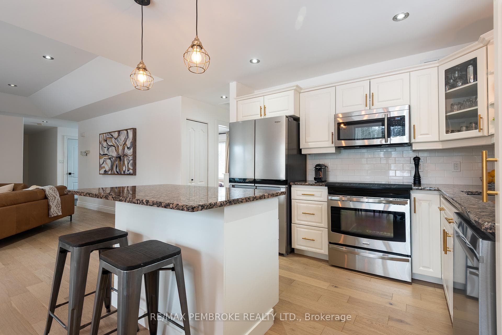 203 Oriole Crescent photo 15