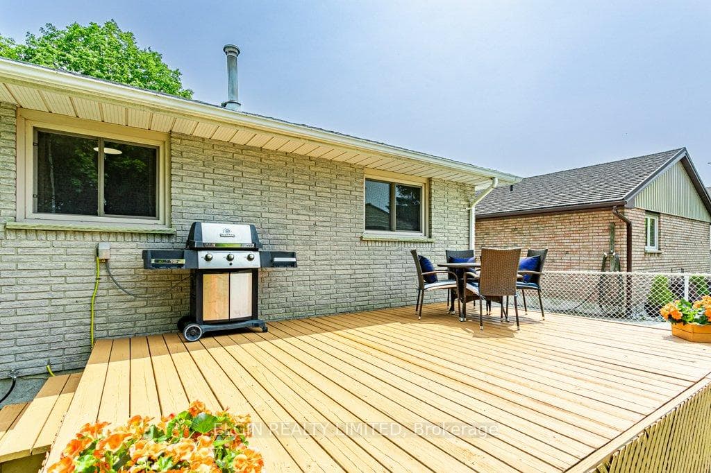 38 Farmington Avenue photo 23