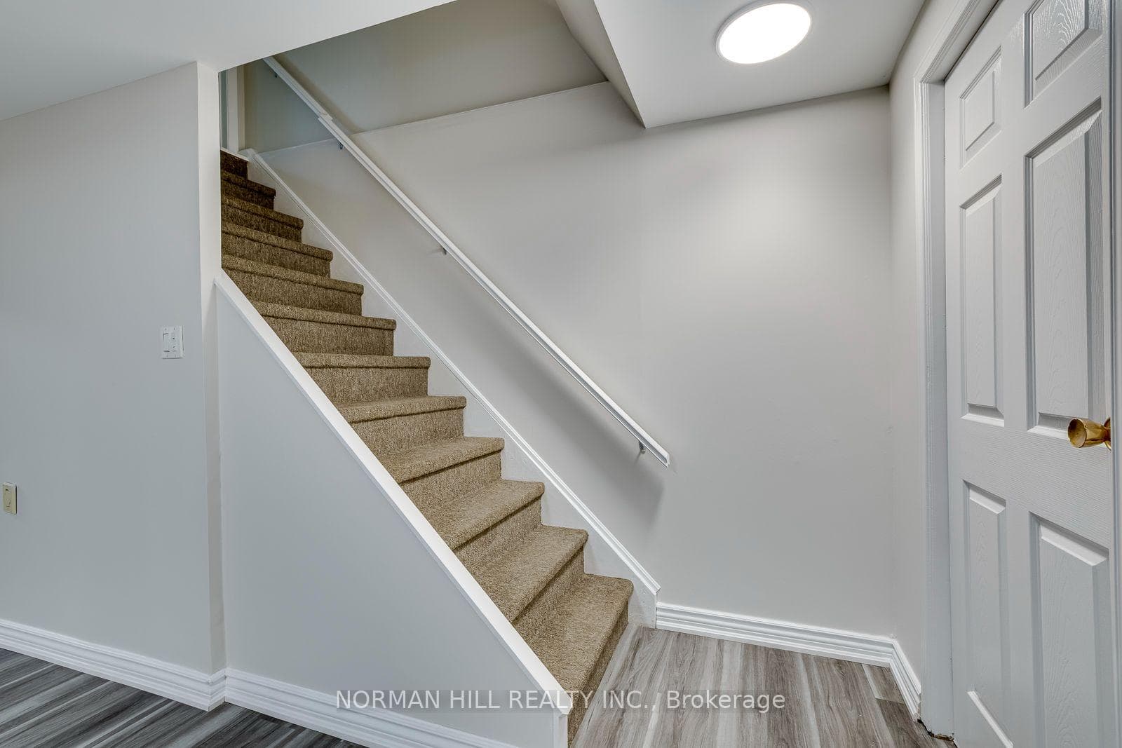 2491 Woburn Crescent photo 34