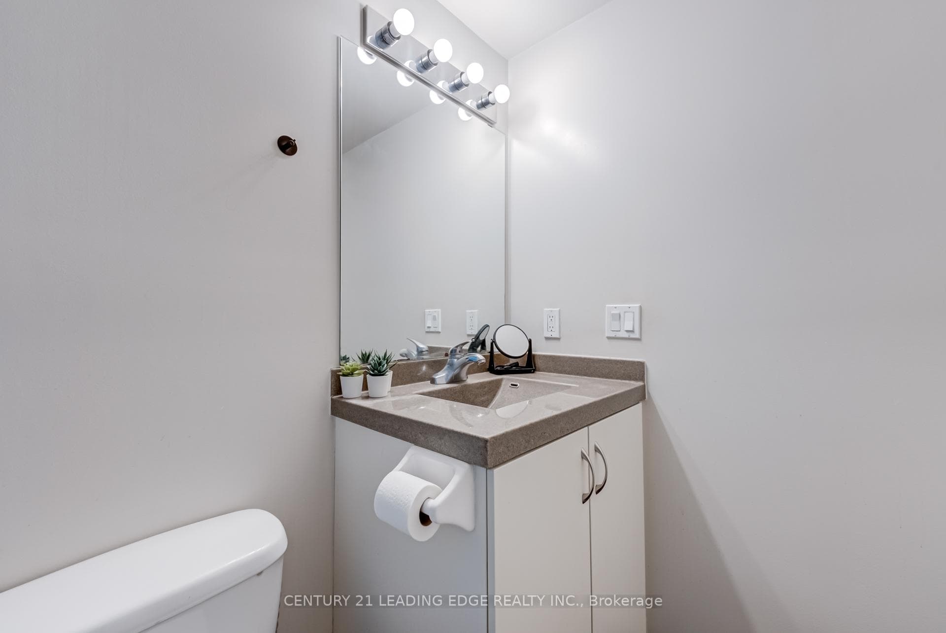 2240 Lake Shore Boulevard Unit 601 photo 21