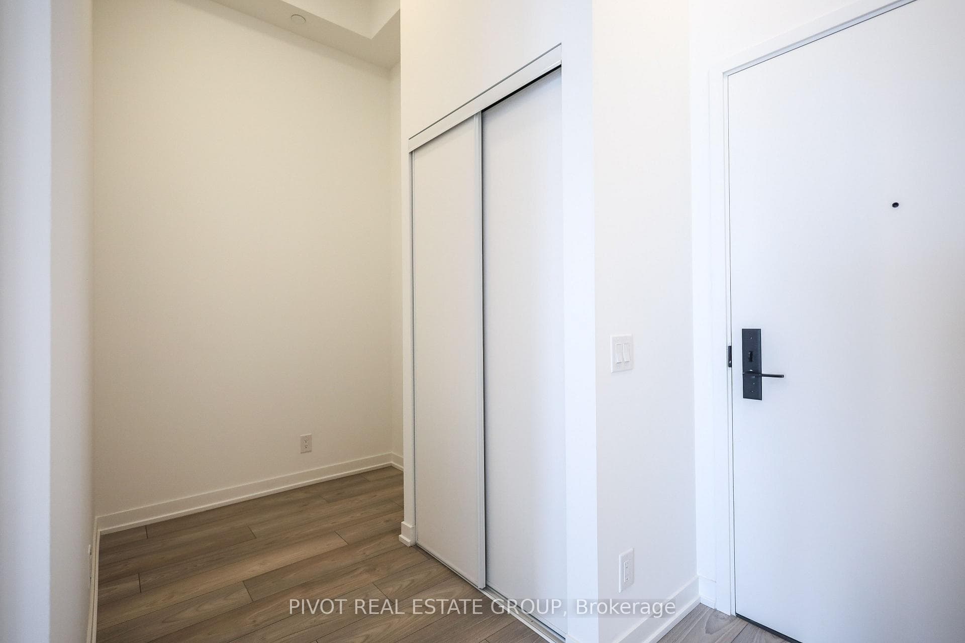 285 Dufferin Street Unit 715 photo 9