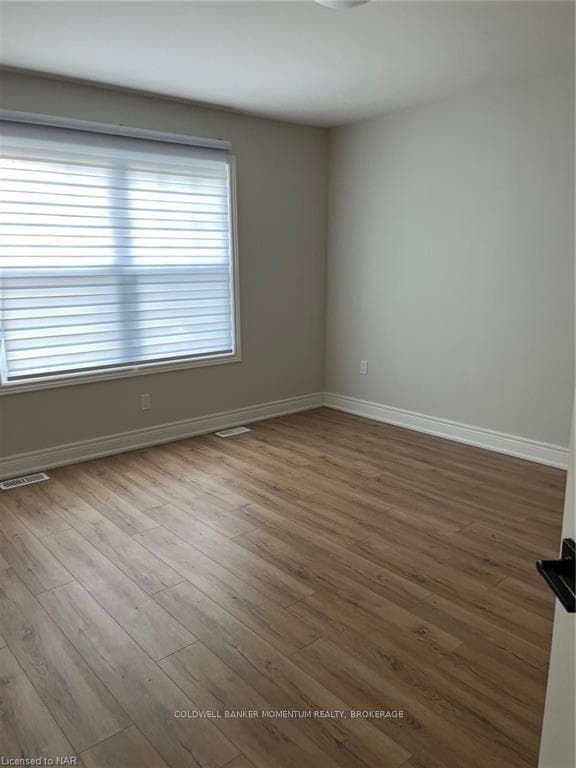 153 MOFFATT Street Unit A photo 8