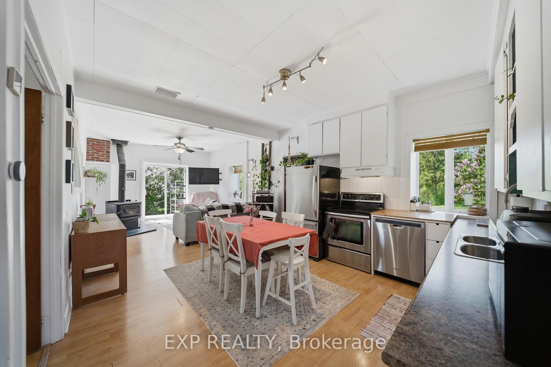 1490 PLANTAGENET CONCESSION 3 N/A photo 9