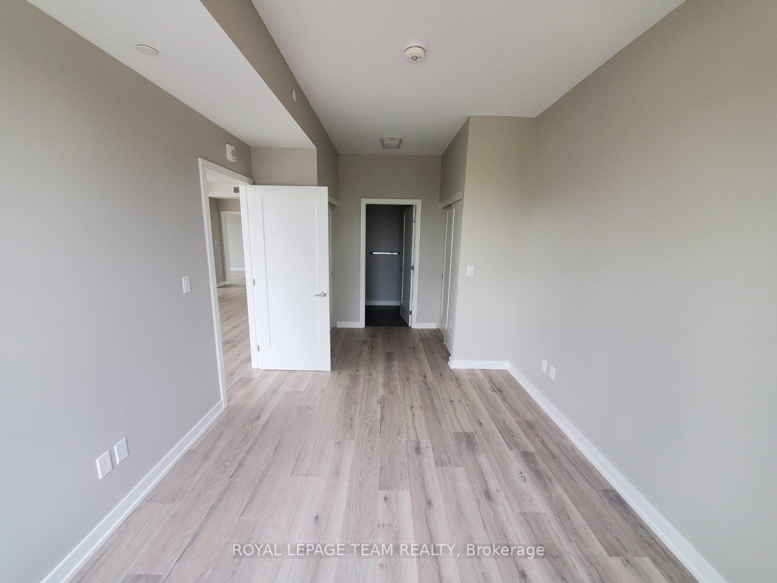 570 De Mazenod Avenue Unit 408 photo 11