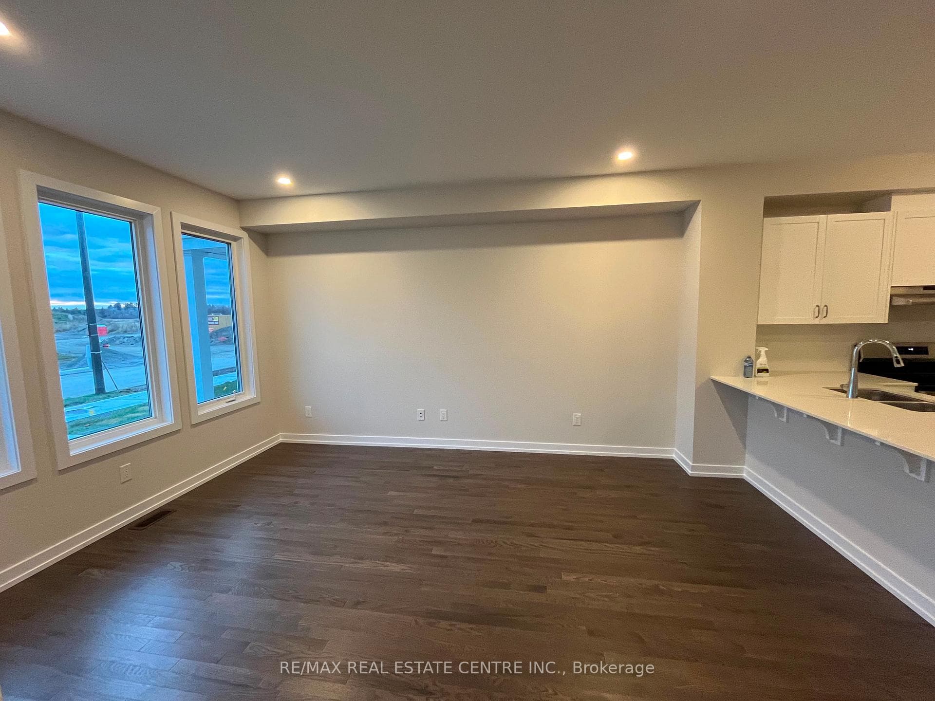 540 Oldenburg Avenue photo 3
