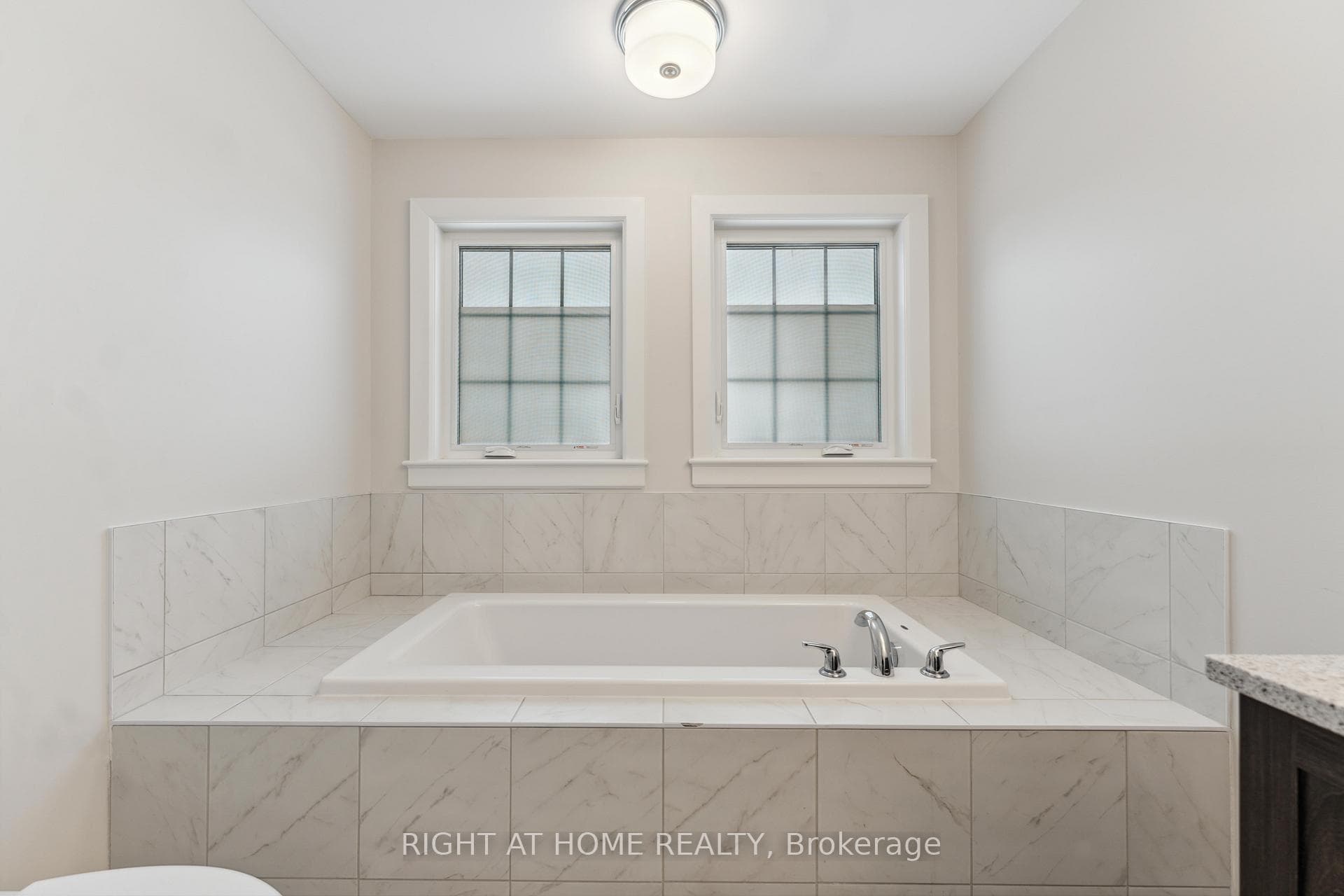 632 Moonflower Crescent photo 24