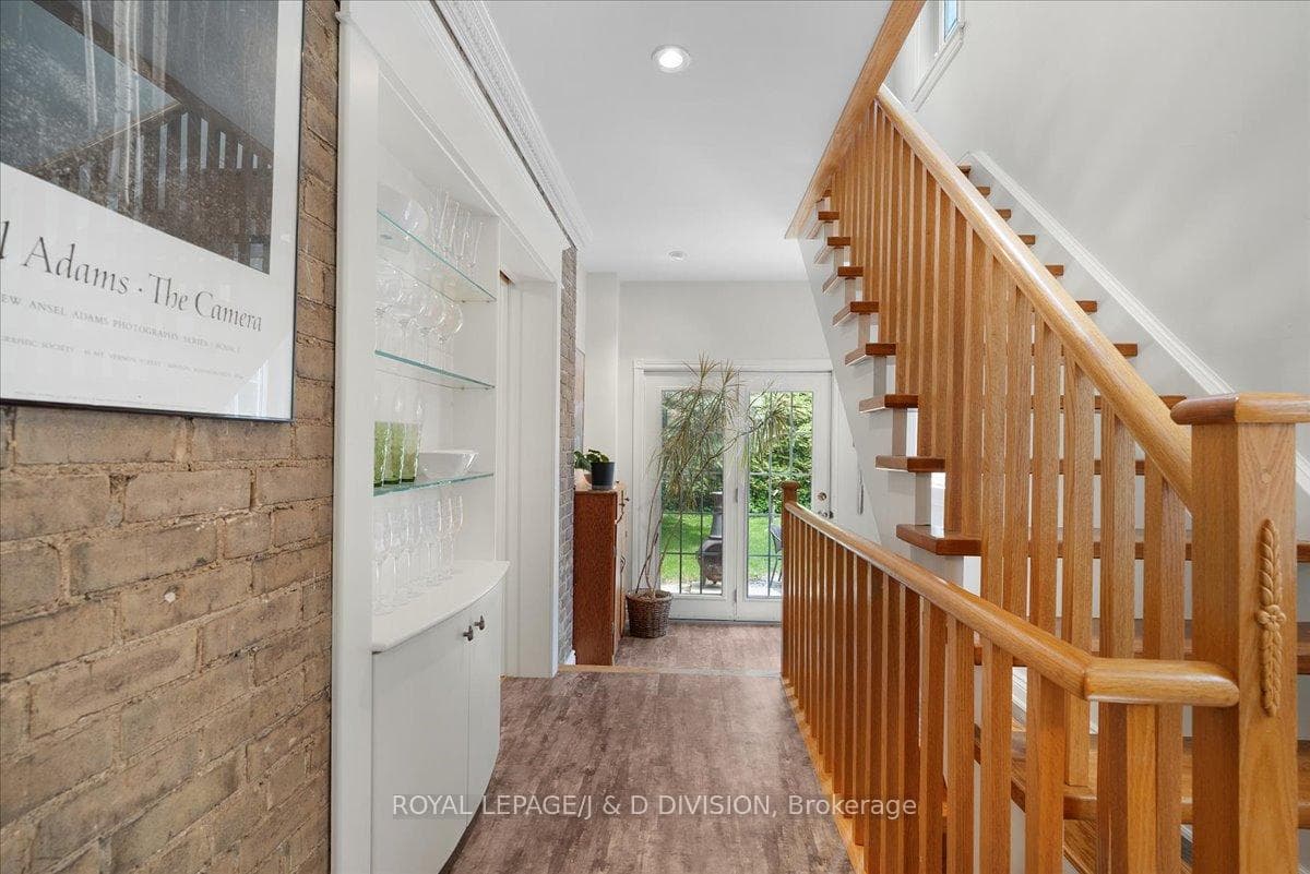43 Allister Avenue photo 12
