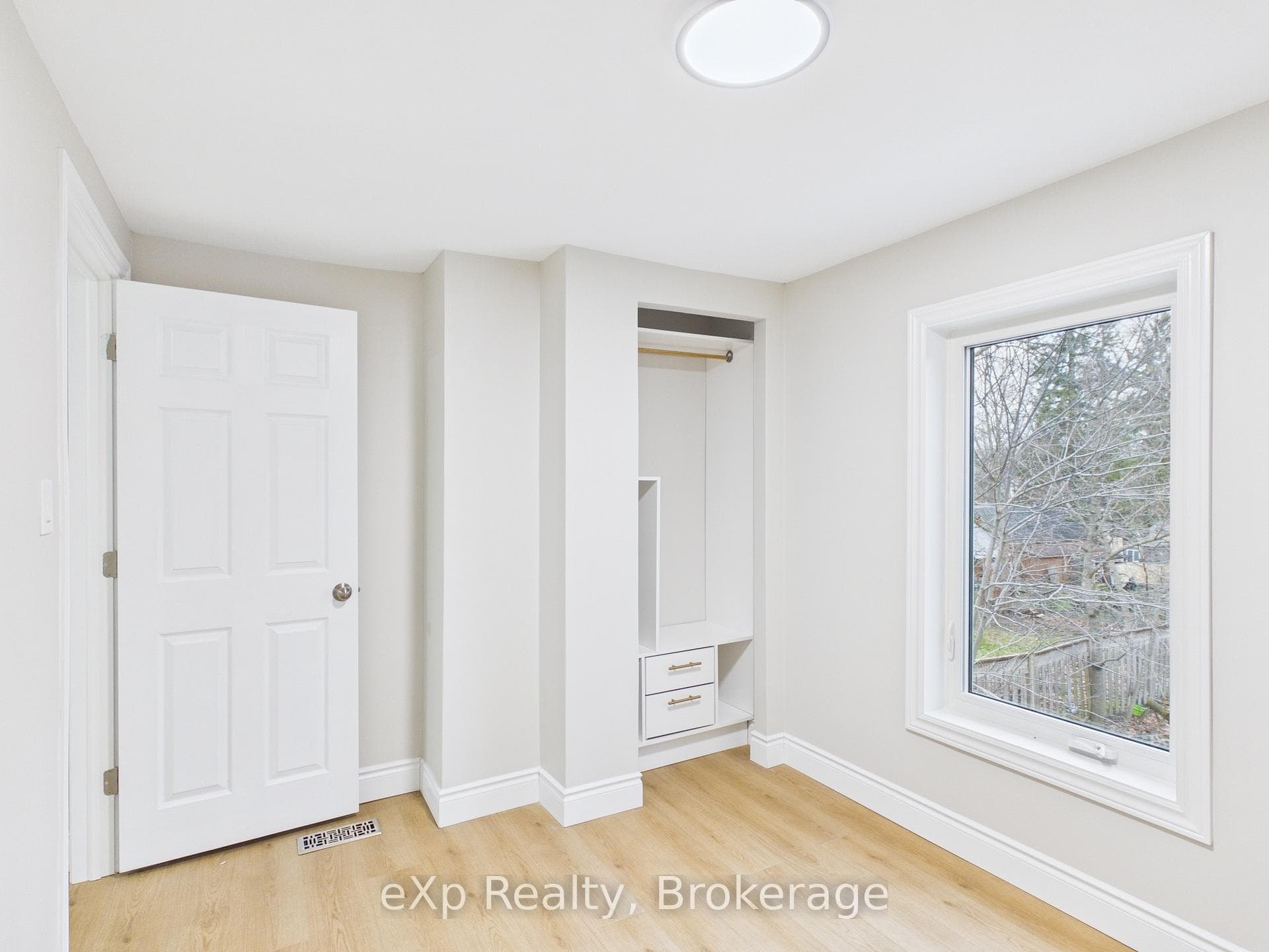 276 Foster Avenue photo 20