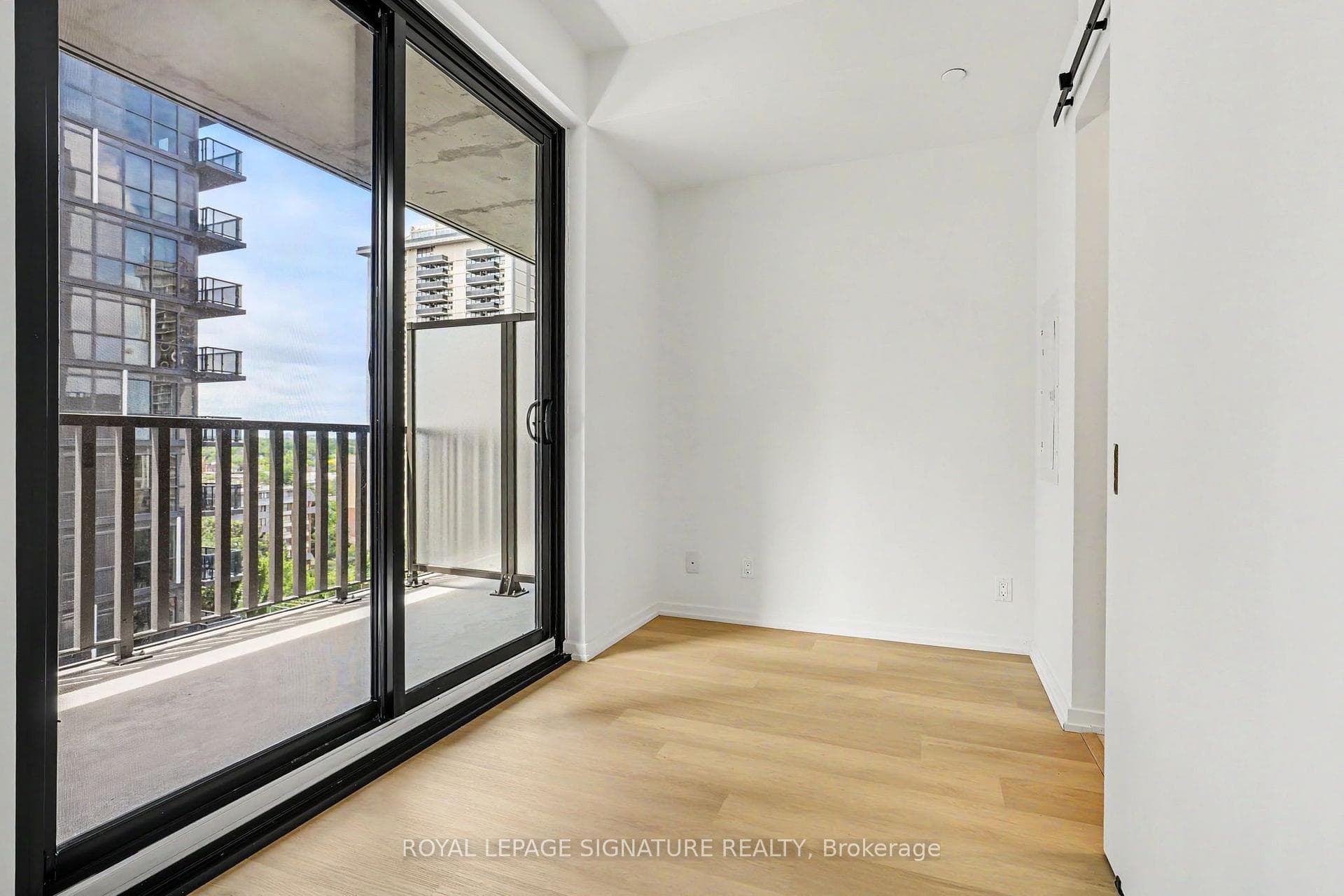 109 Erskine Avenue Unit 1111 photo 18