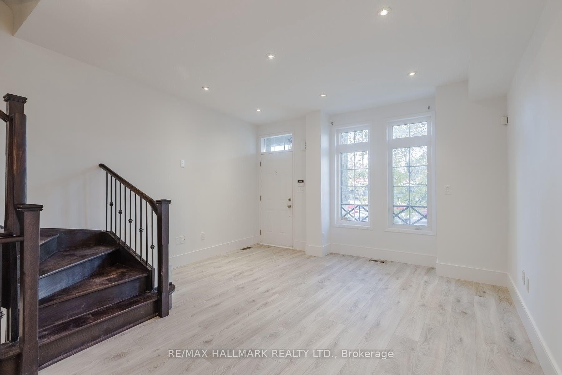 99 The Queensway N/A Unit 36 photo 3