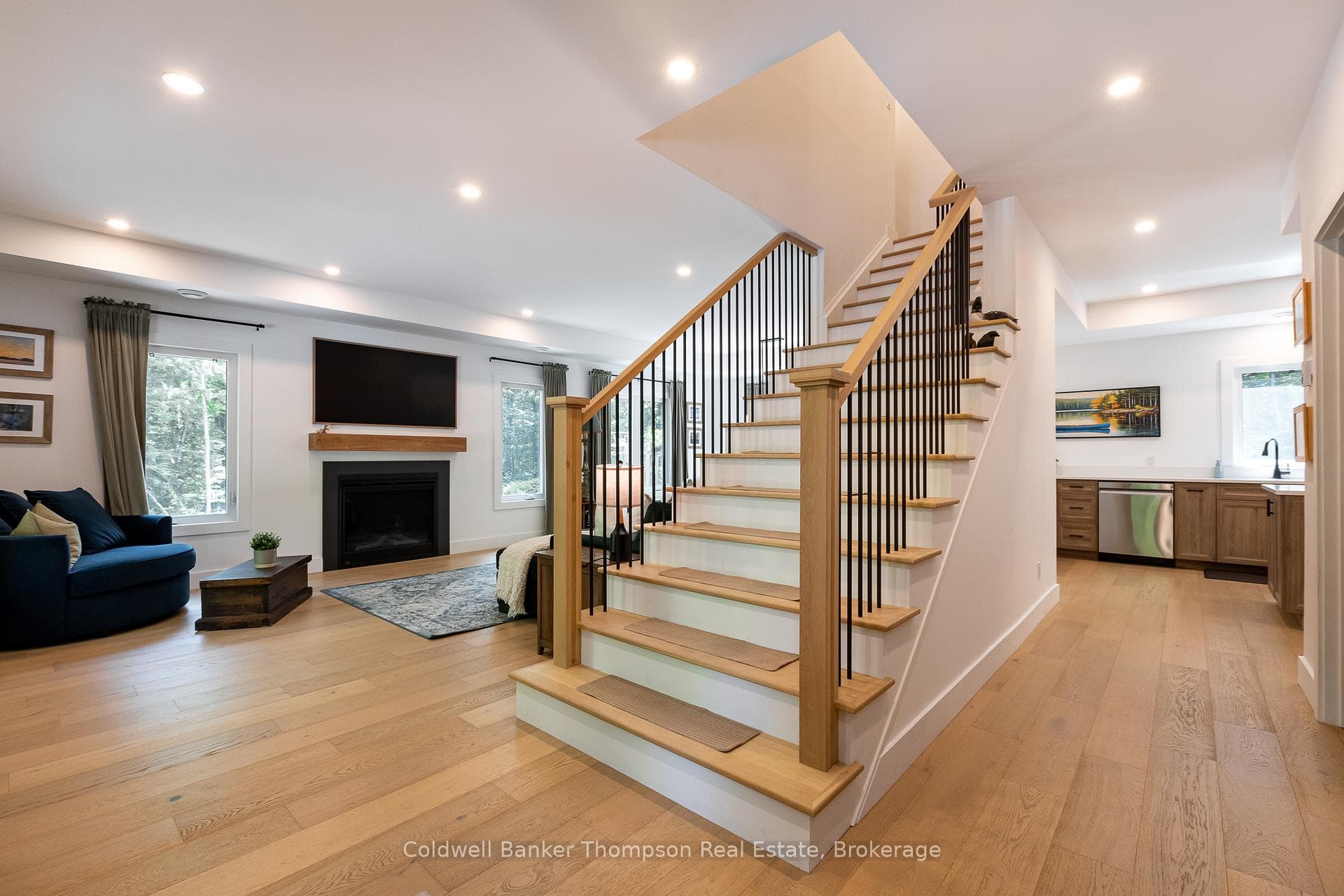 4620 Aspdin Road photo 2