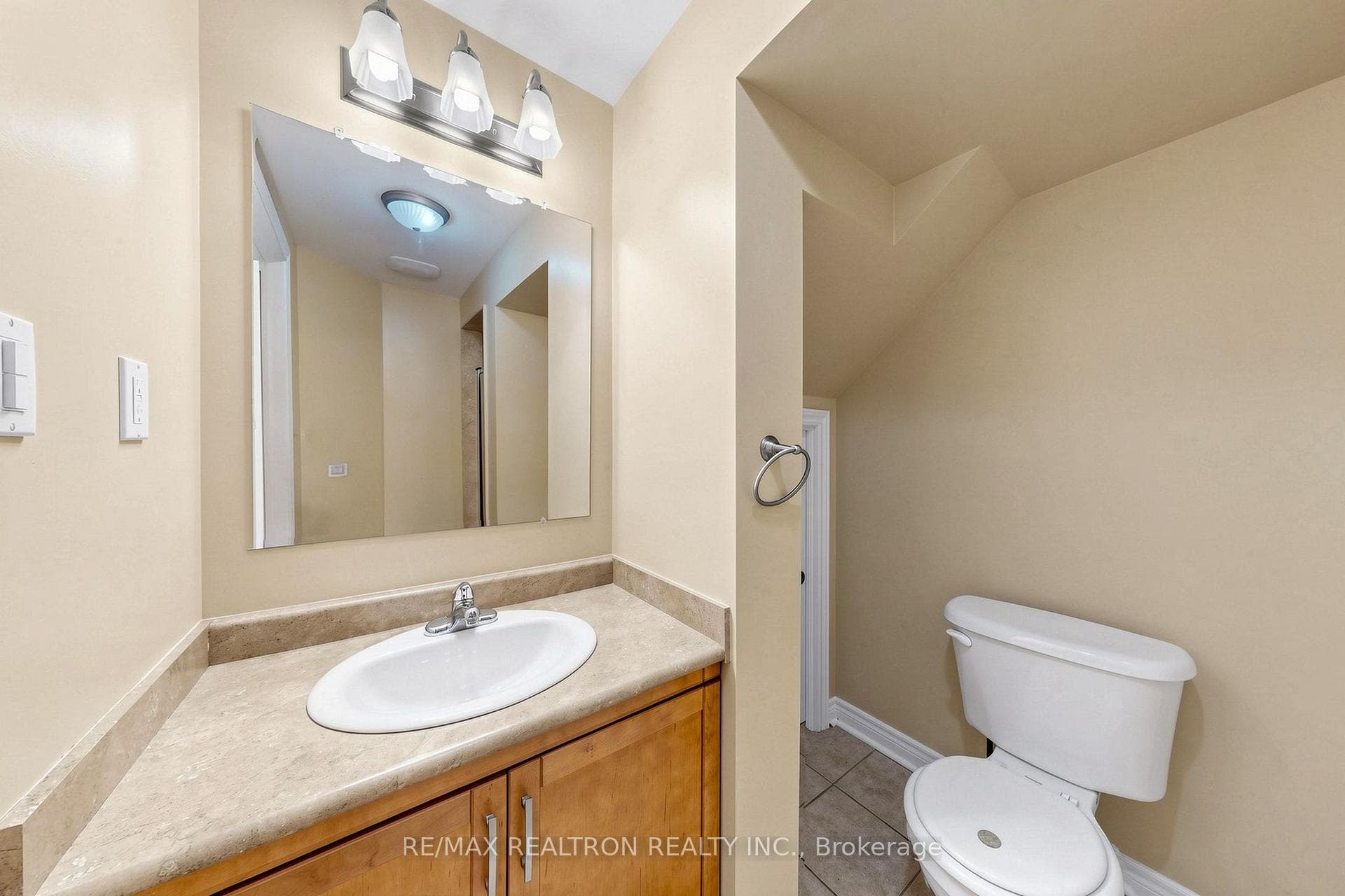 142 Mistywood Crescent photo 42