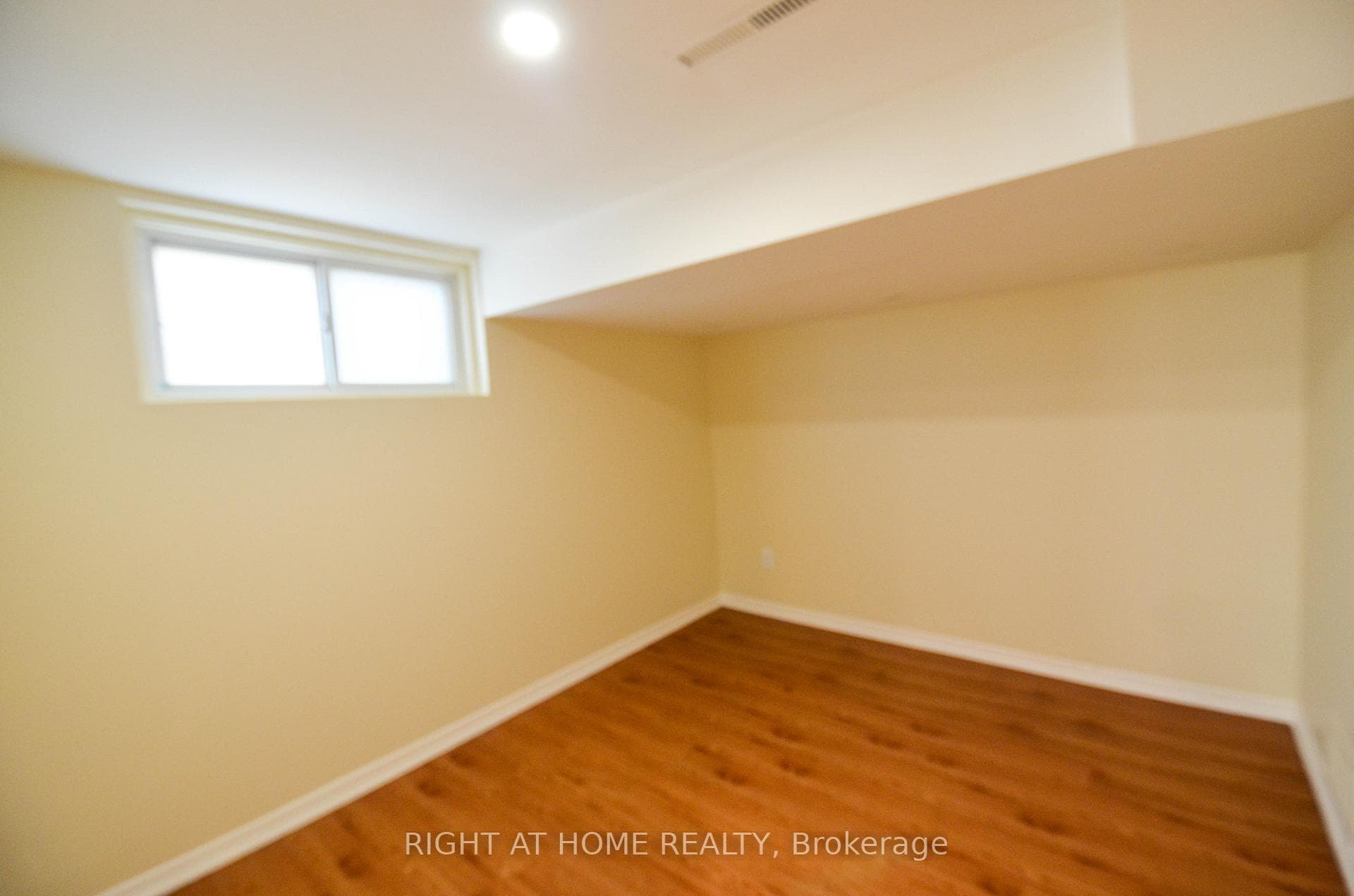 203 Kingsdale Avenue photo 9