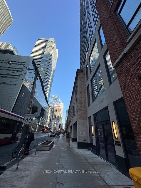 327 King Street Unit 1405 photo 24