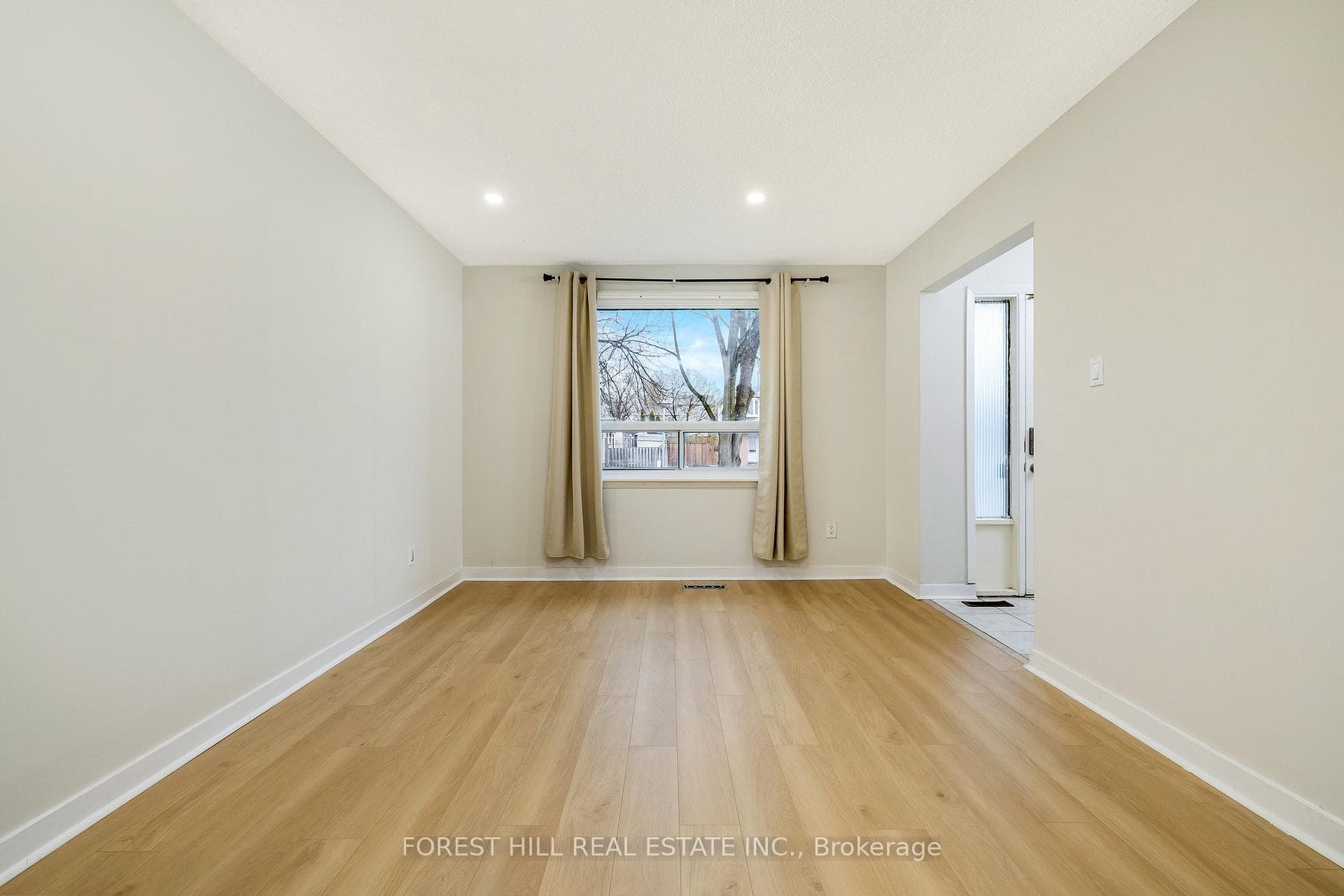 18 Marblehead Crescent photo 6