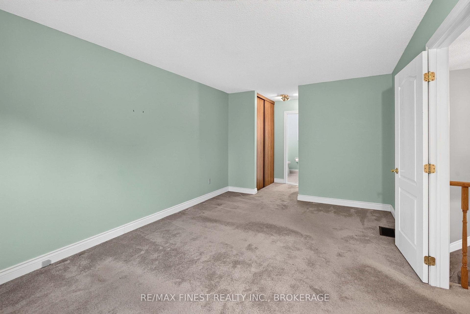 886 Bridle Path Crescent photo 32