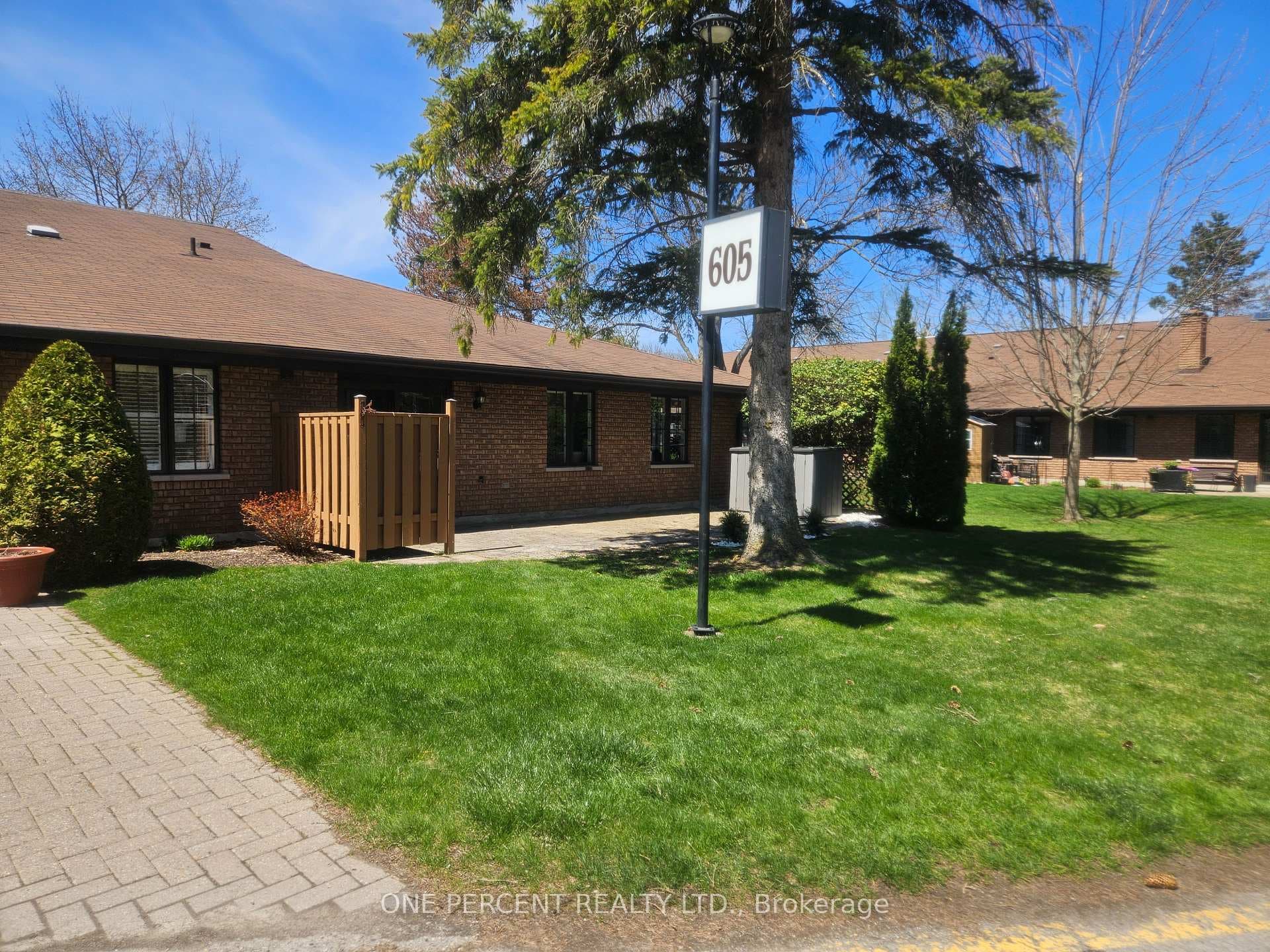 3-605 Whitaker Street photo 2