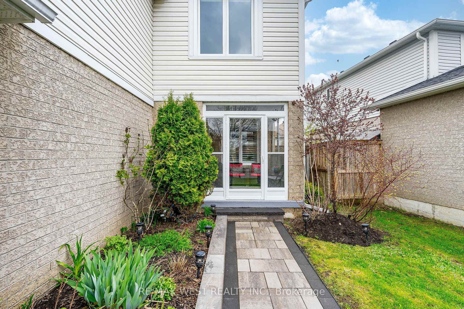 5 Moir Crescent photo 4