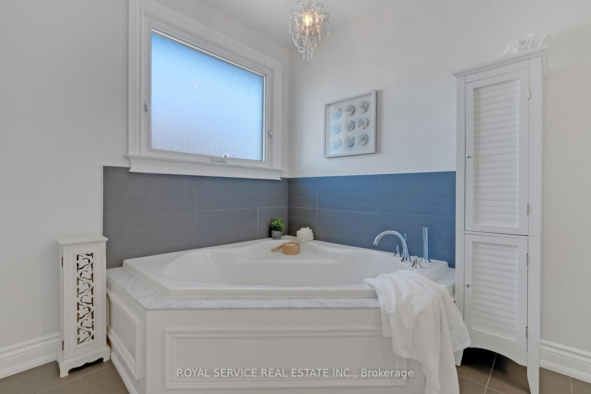 8 Thornbury Court photo 29