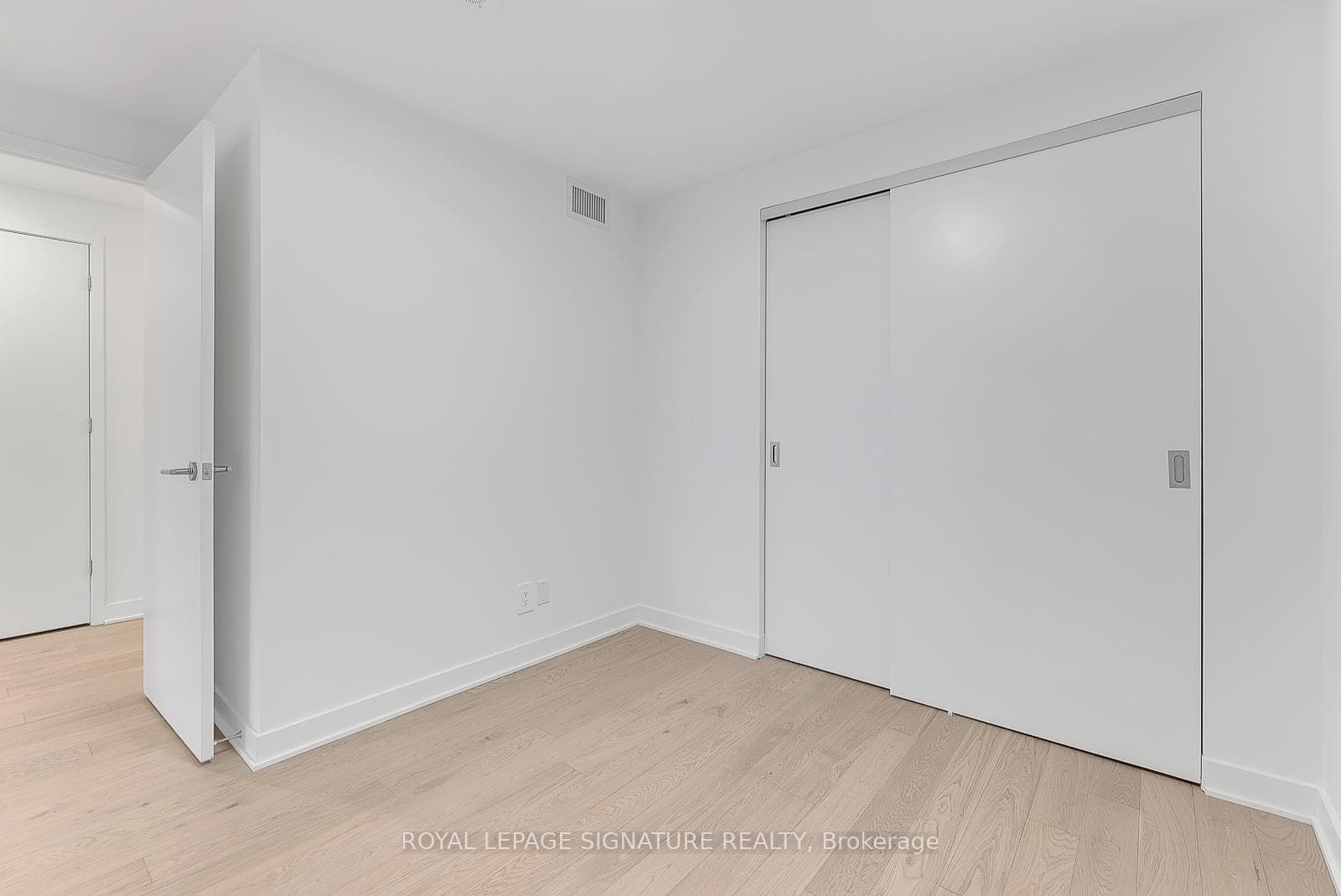2720 Dundas Street Unit 616 photo 23