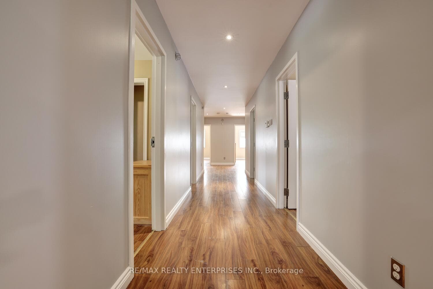 1751 Queen Street photo 14